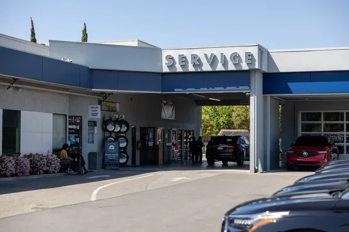 Can I Take My Acura to a Honda Dealership for Service