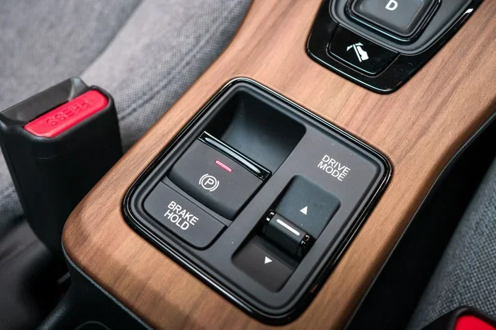 Can I Switch Drive Modes While Driving Without Risks