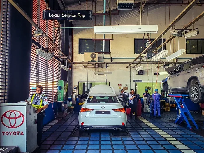 Can I Get My Lexus Serviced at a Toyota Dealer Today