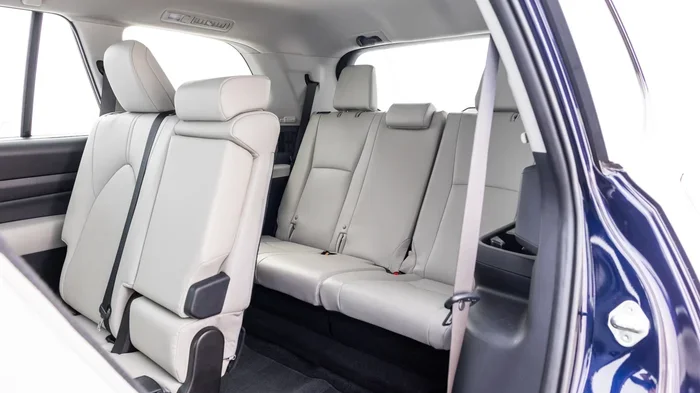 Can a Toyota Grand Highlander Seat 8 People Comfortably